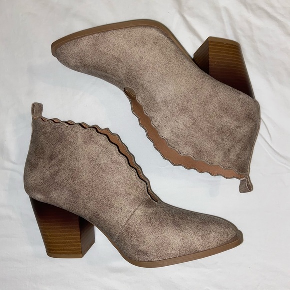 qupid scalloped booties